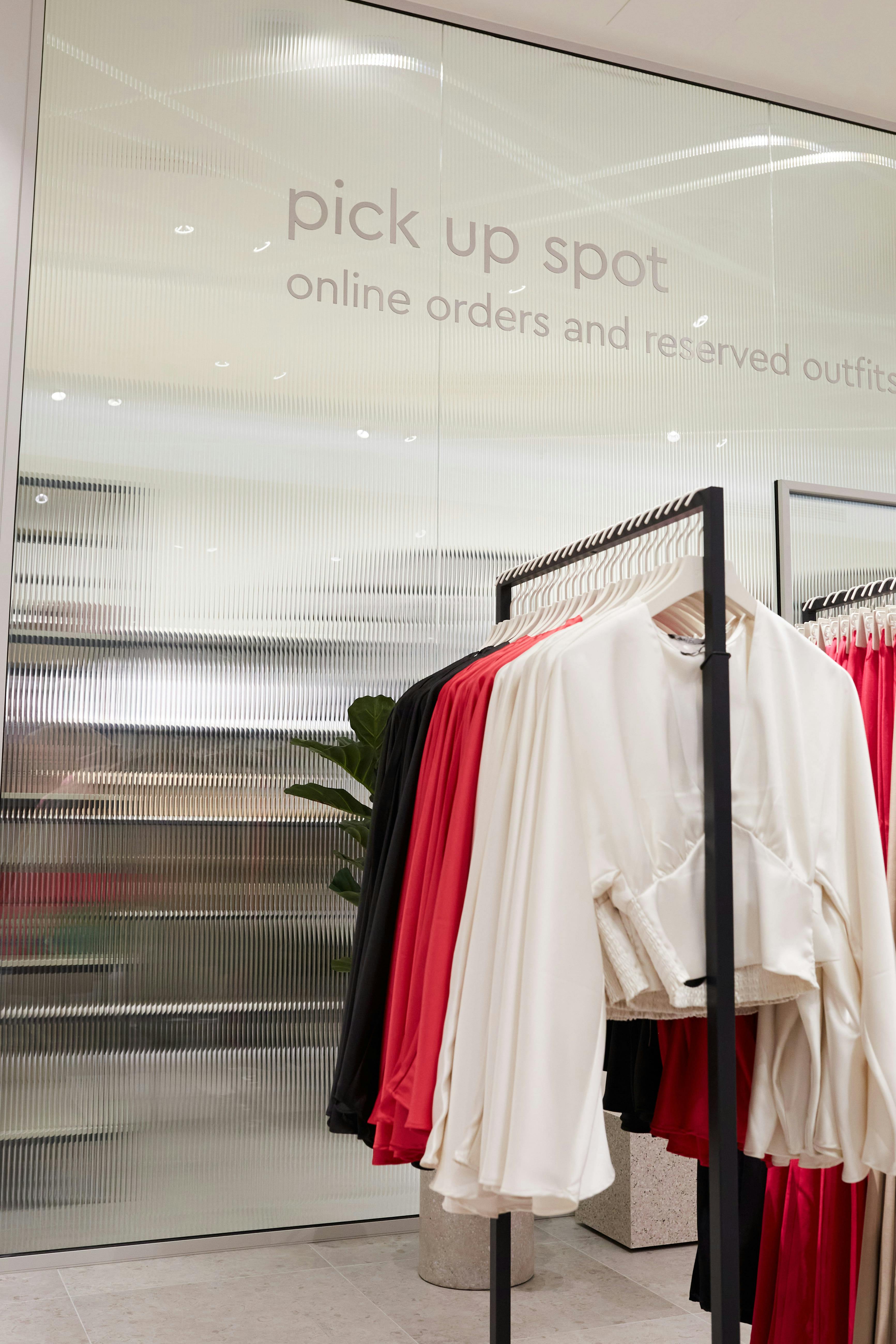 Store interior 2.0: Innovative technology creates store environments for the future